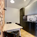 Ξενοδοχείο με διαμερίσματα Dom & House Szafarnia Modern On The Motlawa River Γκντανσκ