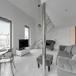 Ξενοδοχείο με διαμερίσματα Dom & House Szafarnia Modern On The Motlawa River Γκντανσκ