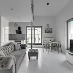 Ξενοδοχείο με διαμερίσματα Dom & House Szafarnia Modern On The Motlawa River 2*