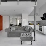 Ξενοδοχείο με διαμερίσματα Dom & House Szafarnia Modern On The Motlawa River Γκντανσκ