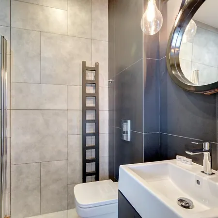 Apartahotel Dom & House Szafarnia Modern On The Motlawa River