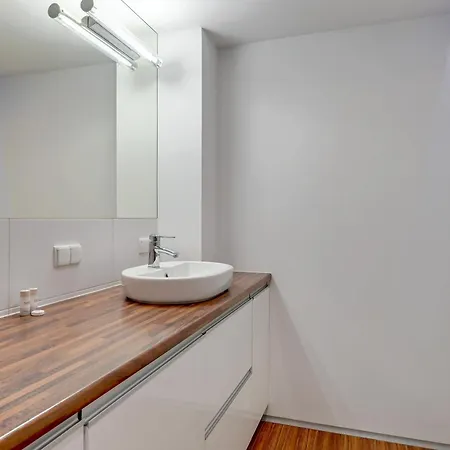 Dom & House Szafarnia Modern On The Motlawa River 2*