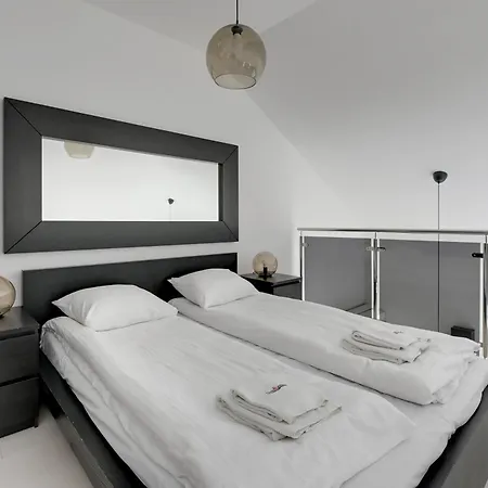 Apartmanhotel Dom & House Szafarnia Modern On The Motlawa River