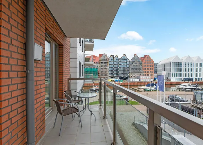 Apart Otel Dom & House Szafarnia Modern On The Motlawa River Gdansk