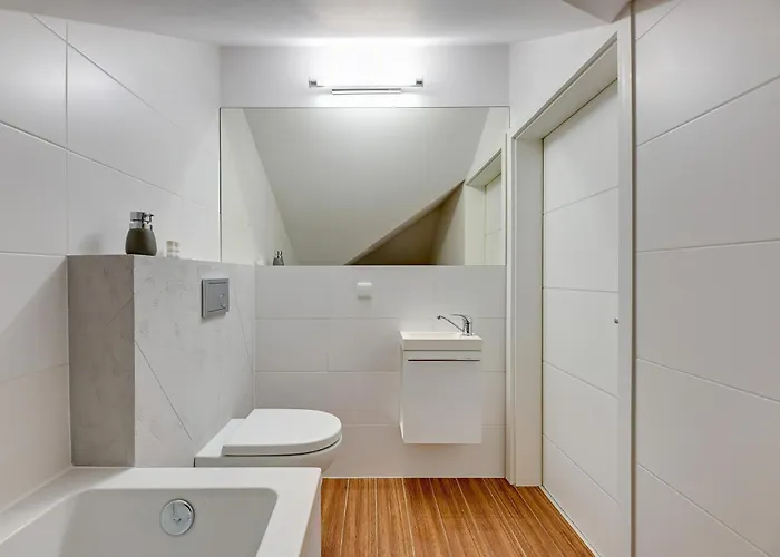 Apart Otel Dom & House Szafarnia Modern On The Motlawa River Gdansk